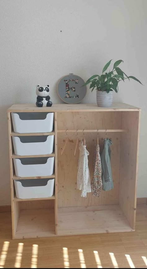 Montesorri Baby, Montessori Closet, Montessori Toddler Rooms, Family Closet, Ikea Inspiration, Toddler Boy Room Decor, Montessori Bedroom, Baby Playroom, Montessori Room