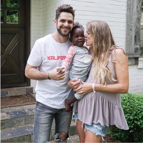 Thomas Rhett and Wife Lauren on Their Adoption Journey – and the Heartbreaking Decision to Initially Leave Willa Behind | Kailey Dickerson Thomas Rhett Wife, Lauren Akins, Sweet Love Story, Thomas Rhett, Florida Georgia Line, Chris Young, Eric Church, Love Country, Country Music Artists