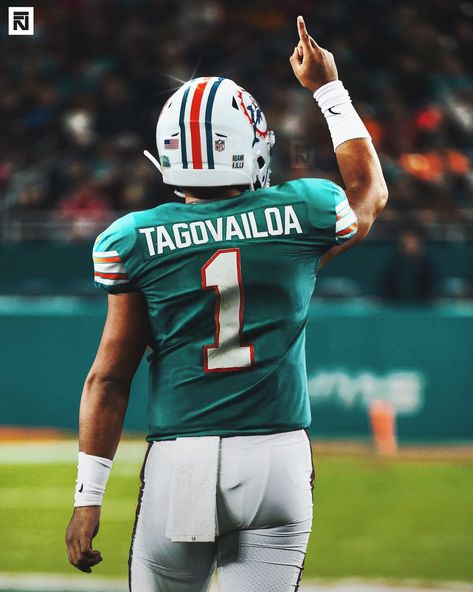 Tua Tagovailoa Dolphins, Tua Tagovailoa Miami Dolphins Wallpaper, Cold Nfl Photos, Miami Dolphins Aesthetic, Tua Tagovailoa Wallpaper, Miami Dolphins Wallpaper, Nfl Dolphins, Sports Wallpaper, Tua Tagovailoa