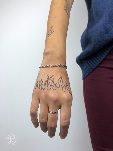 Fire On Hand Tattoo, Flame Hand Tattoo, Fire Hand Tattoo, Flames Tattoo, Fist Tattoo, Hand Tatto, How To Draw Fingers, Minimal Tattoo Design, Flame Tattoos