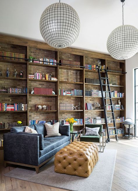 Brick wall in the backdrop adds beauty to the open shelves in wood inside the home office - Decoist Small Home Library, Home Library Ideas, Home Decor Eclectic, Office Shelving, Home Office Library, Meditation Rooms, Work Space Organization, Home Library Design, Decor Eclectic