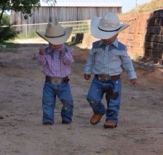 Two Little boys dressed as cowboys ❤️ Cowboy Baby, Wilde Westen, Little Cowboy, Country Kids, Cowboy Up, Future Children, Baby Cowboy, Country Boys, Baby Outfits