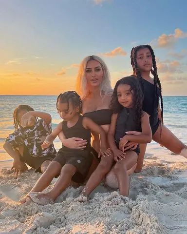 Kardashian Family Photo, Kim Kardashian Family, Saint West, Kardashian Kids, Jenner Family, Kim Kardashian And Kanye, Kardashian Family, Four Kids, Instagram Family