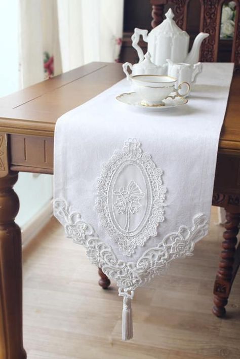 Wedding Table Deco, White Wedding Table, Table Runner Diy, Handmade Table Runner, Table Runner And Placemats, Lace Table, Linens And Lace, Handmade Table, 자수 디자인