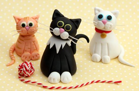 This recipe makes one 3 inch tall fondant cat, ideal to decorate cakes or cupcakes. With their inquisitive expressions and cute whiskers, these little cake toppers make perfect party decorations for kids� birthdays or novelty bakes. Fondant Characters, Deco Cupcake, Cat Cake Topper, Gumpaste Flowers, Fondant Animals, Animal Cakes, Fondant Decorations, Cat Cake, Fondant Toppers