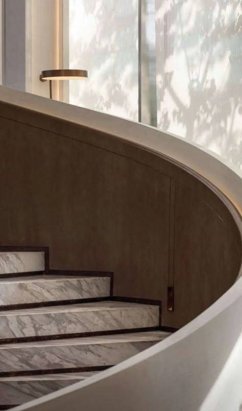 Hotel Staircase Design, سلالم حلزونية, Round Stairs, Circular Stairs, Handrail Design, Staircase Handrail, Wall Railing, Interior Staircase, Stair Railing Design