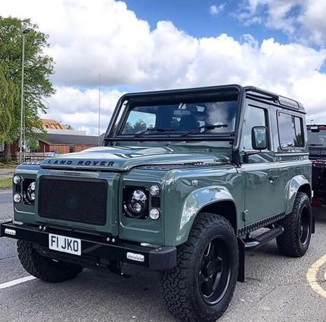 Green Land Rover, Land Defender, Defender Td5, Car Facts, Dream Cars Jeep, Land Rover Defender 90, Land Rover Defender 110, Defender 90, Defender 110