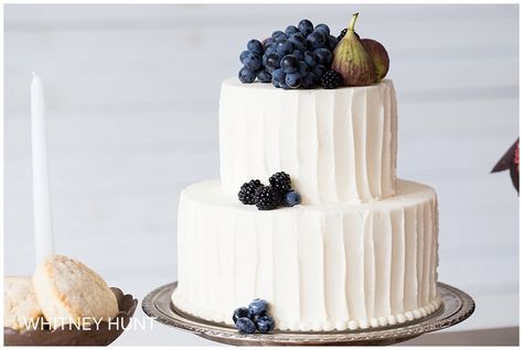 Wedding Cake Elegant Classy, Berry Cakes, Cake With Blueberries, Blueberry Wedding, Bohemian Wedding Cake, Hunting Cake, Jordan Wedding, Wedding Cakes Elegant, Fall Wedding Inspiration