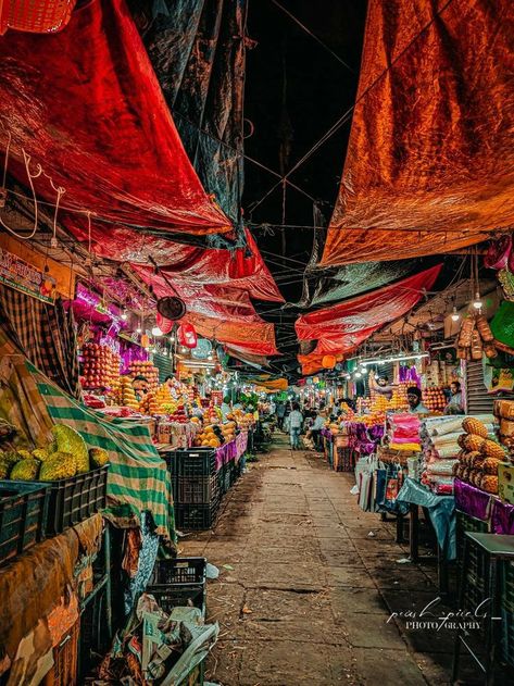 Arab Market Aesthetic, Outside Market, Market Place Aesthetic, Market Place Drawing, Desert Market, Fantasy Market, Bazaar Market, Market Photography, Market Aesthetic