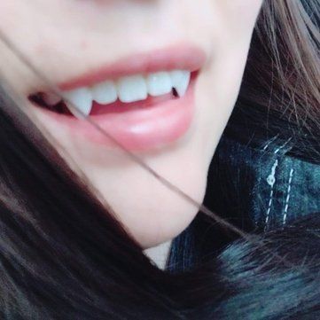 Werewolf Teeth, Teeth Aesthetic, Vampire Fangs, Vampire Teeth, Vampire Girls, Long Black Hair, White Teeth, Fancy Dress Costumes, Body Mods