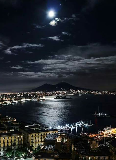 Capri Italy, Night City, Pretty Places, Travel Aesthetic, Beautiful Photography, Beautiful Wallpapers, Naples, Italy Travel, Happy Places