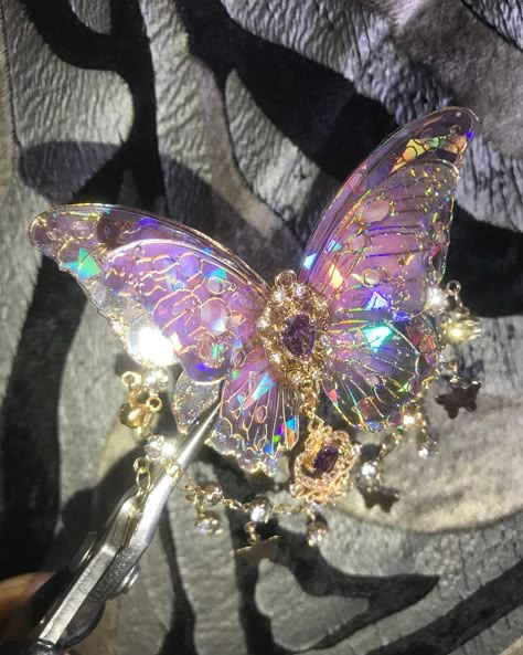 Daily Share🦋🦋 Accesorios Aesthetic, Earrings Aesthetic, Avatar The Last Airbender Art, Magical Jewelry, Funky Jewelry, Diy Clay Crafts, Fancy Jewelry, Purple Butterfly, Fantasy Jewelry