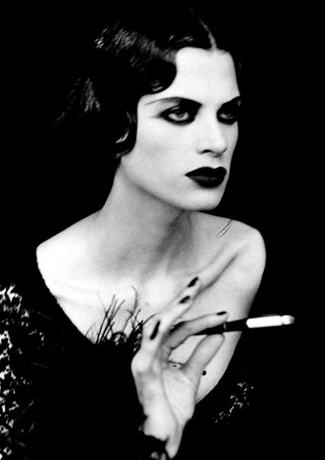 Lorraine Bracco as a Jean-Paul Gaultier model Kristen Mcmenamy, Tatjana Patitz, Drag Make-up, Helena Christensen, Peter Lindbergh, Milla Jovovich, Linda Evangelista, Dark Makeup, Claudia Schiffer