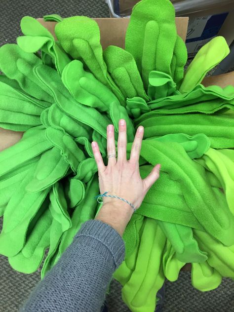 Giant batch of carrot tops for the Carrot Body Pillow. #howitsmade Fabric Carrots, Carrot Tops, Pillow Drawing, Easter Decorating, Carrot Top, Body Pillow, Crafty Things, Fabric Crafts, Carrots