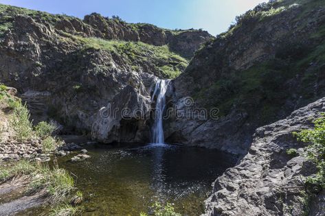 Paradise Falls in Thousand Oaks California. Paradise Falls at Wildwood Regional , #Aff, #Thousand, #Oaks, #Paradise, #Falls, #Regional #ad Los Angeles Hiking Trails, Hikes In Los Angeles, Thousand Oaks California, Paradise Falls, Backyard Water Feature, Waterfall Hikes, Mormon Temple, Thousand Oaks, Best Hikes