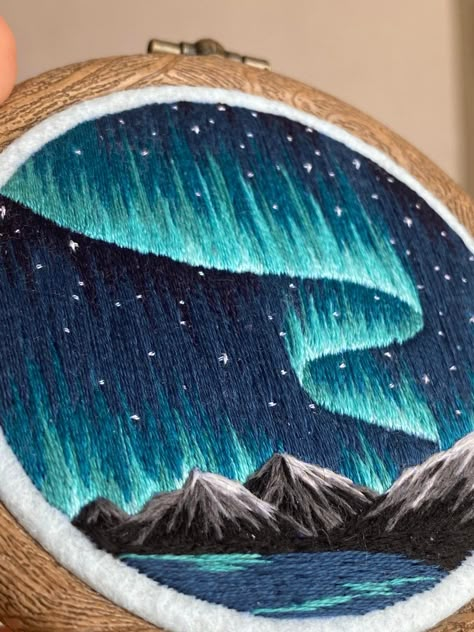 Half Dome Embroidery, Northern Lights Embroidery Patterns, Embroidery Scenery Simple, Geology Embroidery, Embroidery Night Sky, Space Themed Embroidery, Large Embroidery Hoop Ideas, Nature Embroidery Inspiration, Embroidery Inspiration Ideas