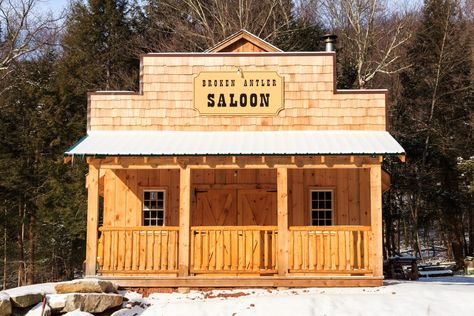 Welcome Stranger... Saloon Front Design, Saloon Style Shed, Shed Type Roof, Old West Saloon, Bbq Shed, Rustic Shed, Western Saloon, Pallet Barn, Backyard Structures