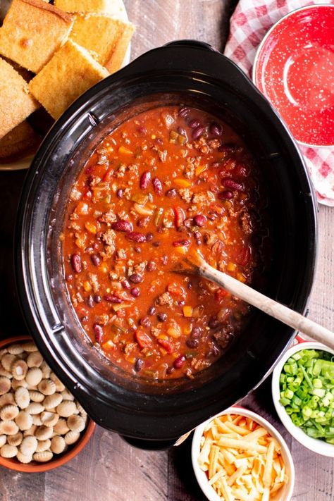 Slow Cooker Venison Chili - The Magical Slow Cooker Deer Meat Chili, Ground Venison Chili, Elk Chili Recipe, Venison Chilli, Slow Cooker Venison Chili, Deer Chili Recipe, Chili Recipe Slow Cooker, Elk Chili, Venison Chili Recipe