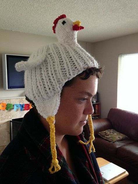 Knit Chicken, Crochet Hat Earflap, Chicken Hats, Crochet Chicken, Funny Hats, Fun Crochet Projects, Diy Crochet Projects, Crochet Inspo, Crochet Beanie