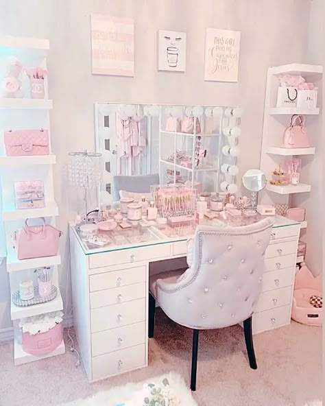 Beauty Room Vanity, Hiasan Bilik Tidur, Pink Furniture, Pink Room Decor, Makeup Room Decor, Bedroom Decor For Teen Girls, Beauty Room Decor, Cute Bedroom Ideas, Vanity Room