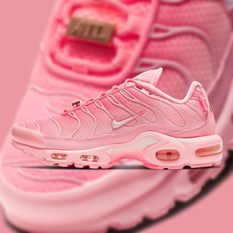 Sneaker News on Instagram: “Nike's "City Special" Pack continues its travels through the country, landing in Atlanta with an all-pink iteration of the Air Max Plus.…” Nike Air Max Plus Outfit, Air Max Plus Outfits, Tn Atlanta, Nike Air Max Pink, Pretty Sneakers, Nike Tn, Shoes 2023, Pretty Shoes Sneakers, Cute Nike Shoes