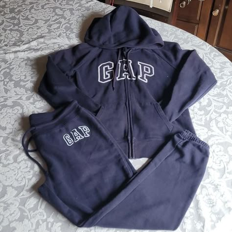 Gap Set Gap Sweat Set, Gap Tracksuit Outfit, Gap Set Outfit, Gap Sweatpants Outfit, Gap Hoodie Outfit Woman, Gap Hoodie Aesthetic, Gap Outfits Women, Gap Tracksuit, Gap Sweater Outfit