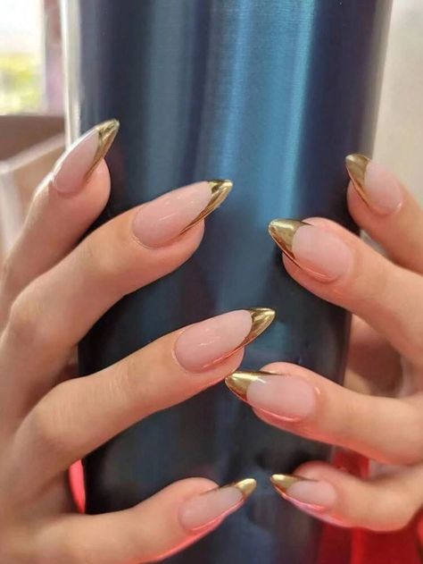 Almond Nails August 2024, Gold Ombre Almond Nails, Gold French Tip Nails Almond, Nails French Gold, Gold Fake Nails, Gold French Nails, Gold French Tip Nails, Gold Tip Nails, Gold French Tip