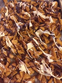 Testing Trendy....1, 2, 3:  5 minute caramel bugles with double chocolate driz... Caramel Bugles Recipe, Caramel Bugles, Bugles Chips, Anchovy Sauce, Almond Milk Coffee, Muddy Buddies, Fennel Salad, Camping Recipes, Party Mix