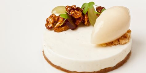 Vanilla cheesecake with candied walnuts, grapes and apple sorbet Michelin Star Dessert Recipes, Star Desserts, Michelin Star Dessert, Fruit Parfait Recipes, Apple Sorbet, Vanilla Cheesecake Recipes, Parfait Recipe, Cheesecake Mix, British Desserts