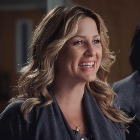 Arizona Robbins - Grey's Anatomy Icons - Aesthetic Arizona Robins, Greys Cast, Greys Anatomy Couples, Greys Anatomy Funny, Arizona Robbins, Mark Sloan, Jessica Capshaw, Greys Anatomy Characters, Lexie Grey