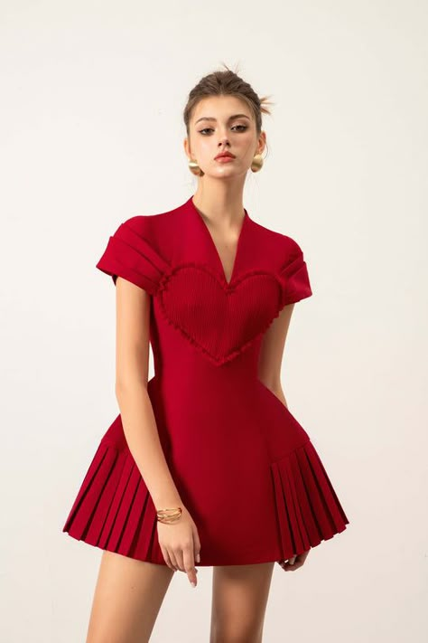 Elegant & sophisticated with minimal effort - we bring you the very best of design fashion by super talented Asian fashionistas. Neckline Ideas, Red Bow Dress, Church Clothes, Chic Dress Classy, Classy Dresses, Architecture Concept, Graduation Photoshoot, Elegant Sophisticated, Classy Dress Outfits