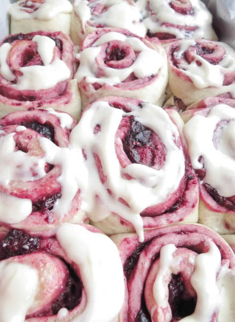 Berry Sweet Rolls, Vanilla Cream Cheese, Sweet Roll Recipe, Types Of Desserts, Cream Cheese Glaze, Sweet Dough, Sinful Colors, Cherry Recipes, Cinnamon Rolls Homemade