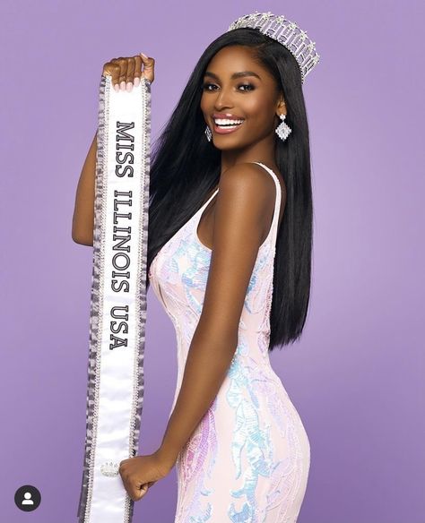 Pageant Headshots With Crown, Pageant Headshots Poses, Black Pageant Queens, Plan B Pill, Pageant Photoshoot Ideas, Pageant Poses, Miss America Crown, Pageant Photoshoot, Pageant Pictures