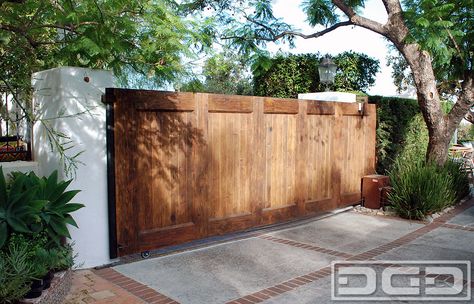 Spanish Garage, Wood Gates Driveway, Automatic Gates Driveways, Door Projects, Fence Stain, Gate Ideas, Wood Gate, Front Yard Fence, Spanish Style Home