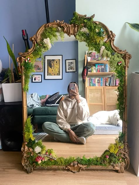 go find a mirror in the street and cover up its cracks with moss! #diy #homedecor #homedecordiy #mirror #mossmirror #mirrordiy #cottagecore #fairycore #aesthetic Vintage Fairy Decor, Diy Forest Mirror, Plants On Mirror, Diy Cottagecore Mirror, Fairy Themed Living Room, Fairycore Mirror Diy, Fairy Mushroom Aesthetic Bedroom, Diy Fairy Mirror Frame, Cottagecore House Decor Diy