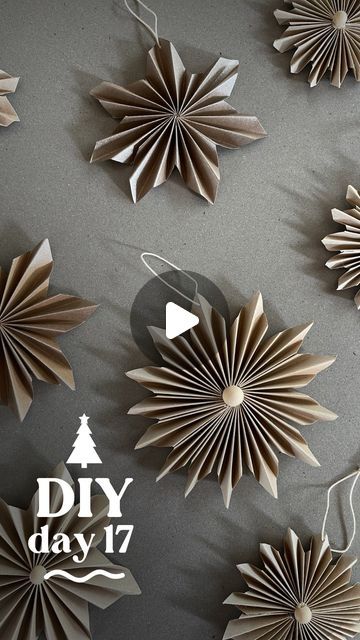 Paper Ornaments Diy, Diy Christmas Star, Paper Christmas Decorations, Paper Christmas Ornaments, Folding Origami, Diy Ornament, Christmas Paper Crafts, Paper Ornaments, Cookies Christmas