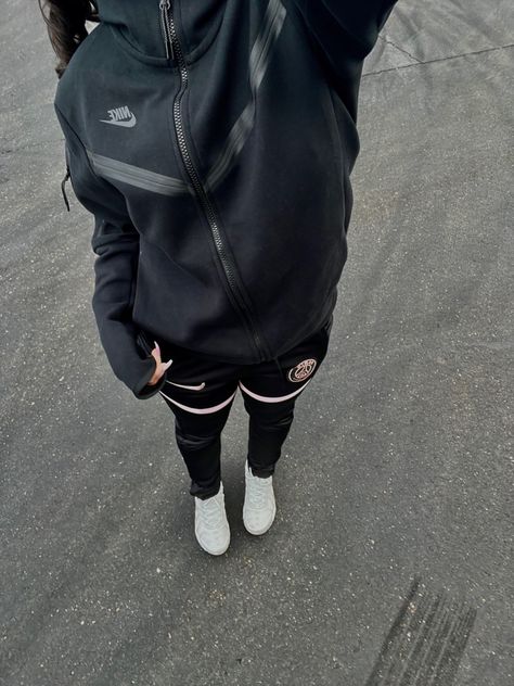 Nike Tech Women, Fleece Hoodie Outfit, Nike Tech Tracksuit, Nike Fits, Tech Outfit, Drip Style, Basketball Girl, Tech Girl, Tech Fleece Hoodie