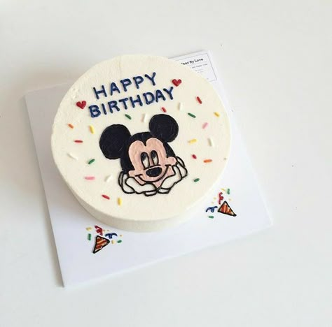 Entertaining Desserts, Girly Cakes, Korean Cake, Light Cakes, Funny Birthday Cakes, Mini Cakes Birthday, Creative Birthday Cakes, Simple Birthday Cake, Pretty Birthday Cakes