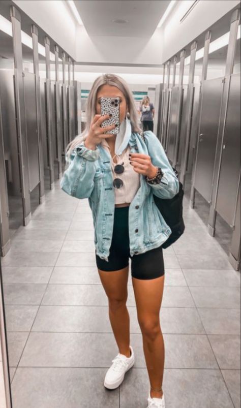 Relaxed Airport Outfit, Casual Summer Outfits Travel, Casual Plane Outfit Summer, Comfy Flight Outfit Summer, Lax Airport Outfits, Comfy Summer Airport Outfit, Boho Airport Outfit, Comfy Summer Travel Outfit, Outfits For Airplane Travel Summer