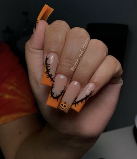 Halloween Fall Nail Ideas, Minimalist Halloween Nails Short, Matching Nails Halloween, September Spooky Nails, Medium Nails Halloween, Small Square Halloween Nails, Acrylic Nails Coffin Halloween, Hollowed Nail Designs, Easy Halloween Acrylic Nails