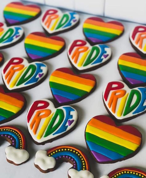 Pride Month Cupcakes, Pride Themed Food, Pride Baked Goods, Pride Sugar Cookies, Pride Cookies Decorated, Pride Desserts, Pride Wedding Ideas, Pride Cupcakes, Pride Food