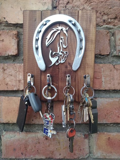 Western Lamps, Windmill Ceiling Fan, Cowboy Hat Rack, Horseshoe Crafts Projects, Key Holder Diy, Welding Crafts, Western Bedroom Decor, Horseshoe Projects, Fire Pit Kit