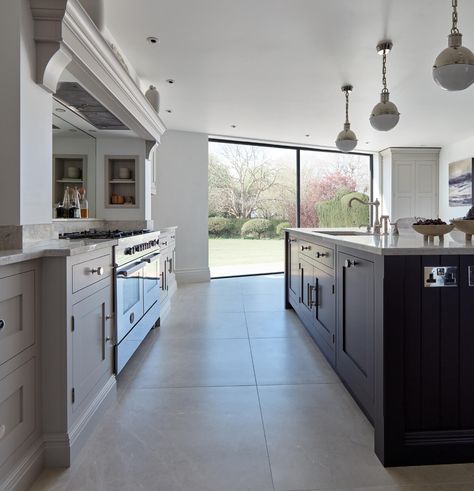 Traditional Shaker Kitchen Navy Kitchens, Cream Tiles, Green Shaker Kitchen, Galley Kitchen Remodel Ideas, Limestone Tiles, Galley Kitchen Remodel, Open Plan Kitchen Living Room, Stone Kitchen, Kitchen Floor Tile