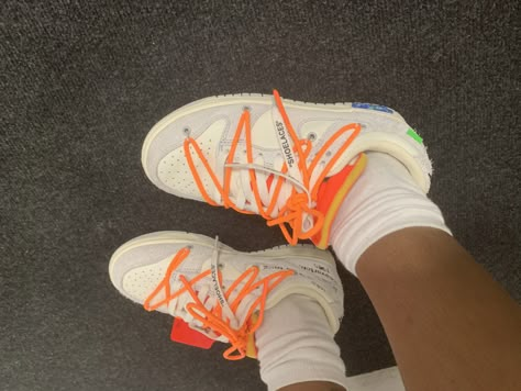 Off White Dunks, Off White Shoes, Trendy Shoes Sneakers, Pretty Shoes Sneakers, All Nike Shoes, Shoe Inspo, Hype Shoes, Girls Sneakers, Aesthetic Shoes