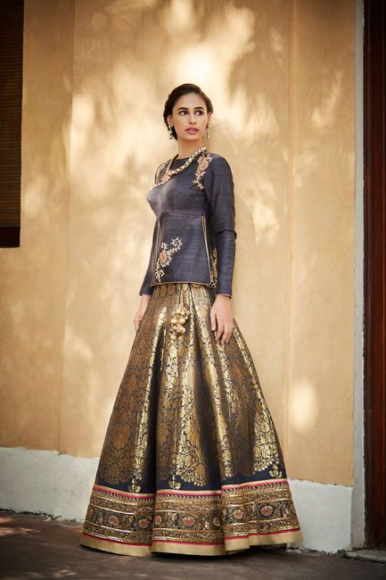 Black And Gold Dress Outfit, Banarasi Lehenga Designs, Girls Lehenga Designs, Girls Lehenga, Brocade Lehenga, Georgette Lehenga, Kids Wedding, Salwar Kamiz, Silk Lehenga