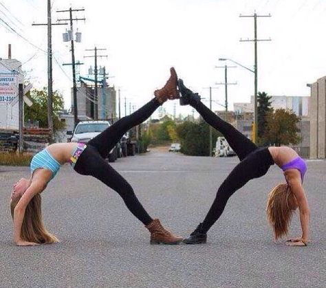 Cool Two Person Stunt Ideas #Health #Fitness #Trusper #Tip Acro Stunts, Stunt Ideas, Two Person Yoga, Gymnastics Stunts, 2 Person Yoga, 2 Person Stunts, 2 Person Yoga Poses, Couple Yoga, Acro Yoga Poses