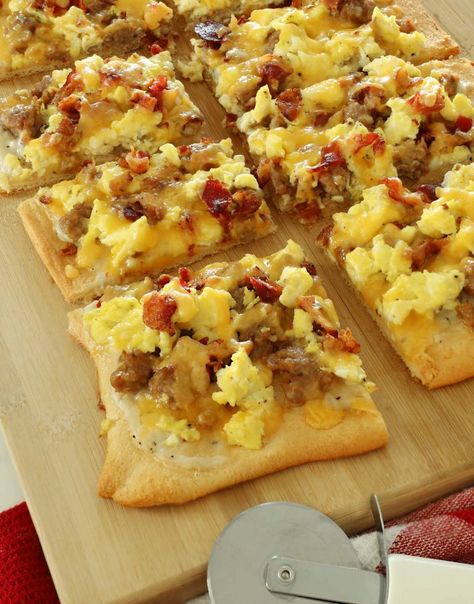 Homemade breakfast pizza is one of my favorite breakfasts. Buttery flaky biscuit dough crust layered with country gravy, sausage, scrambled eggs, crispy bacon and cheese. Red Baron Breakfast Pizza, Sausage Breakfast Pizza, Homemade Breakfast Pizza, Breakfast Pizza Crescent Roll, Bacon And Sausage, Crescent Roll Crust, Crispy Flatbread, Crescent Roll Pizza, Breakfast Pizza Recipe