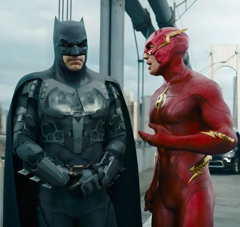 Batman And Flash, Batman And Robin Movie, Justice League Art, League Art, Batman Suit, Batman Armor, Batman Pictures, Comics Characters, Fastest Man