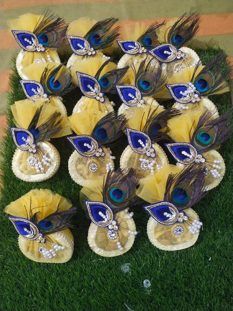 Coconut Packing For Wedding, Nariyal Decoration, Packing For Wedding, Chhab Decoration, Thali Design, Aarti Thali, Coconut Decoration, Wedding Packing, Handmade Decorative Items