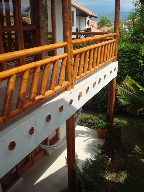 BARANDA | Próximos Talleres sobre construcciones con guadua … | Flickr Bamboo Furniture Diy, Bamboo Diy, Bamboo Building, Hut House, Attic Bedroom Designs, Bamboo House Design, Balcony Grill, Balcony Grill Design, Resort Architecture